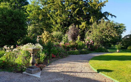 Bryngwyn Hall grounds