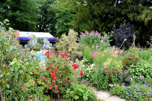 Bryngwyn Hall swimming pool border