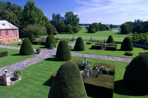 Cottesbrooke Hall garden
