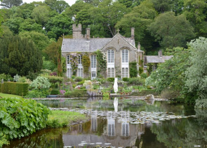 Gresgarth Hall in Lancashire with lake view