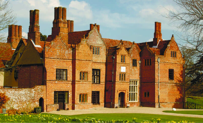 Thrumpton Hall daffodils