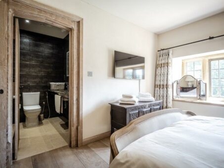 Halswell Park bedroom with en suite bathroom
