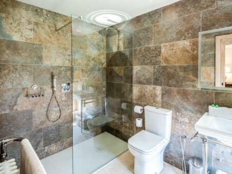 Halswell Park south bedroom bathroom