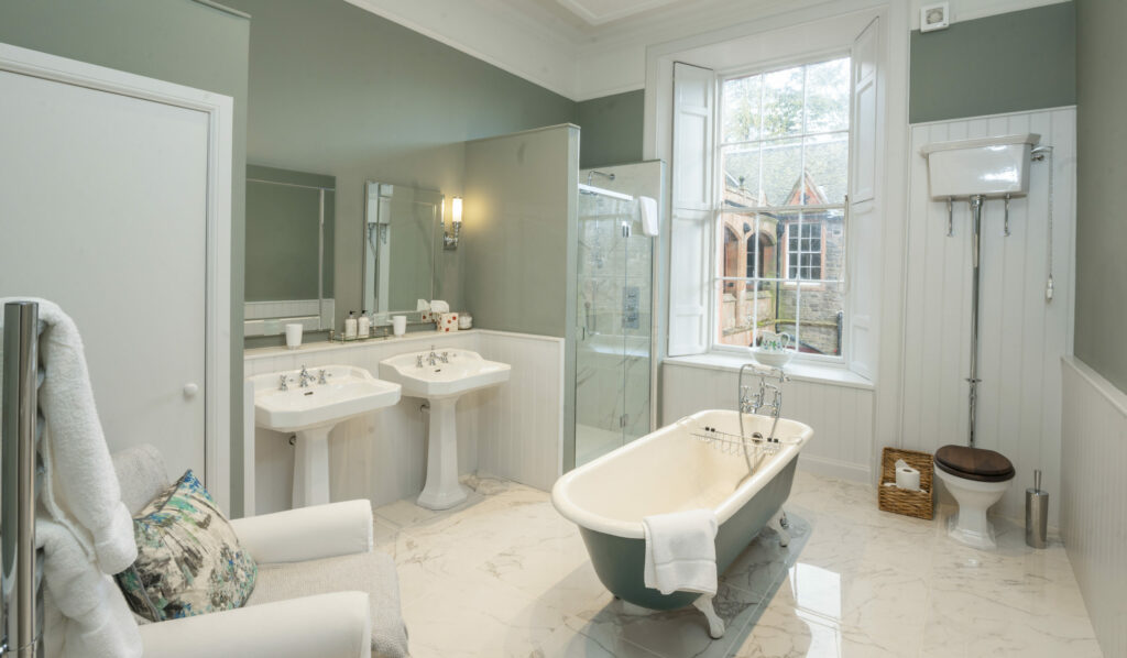 The Lauderdale Apartment Bathroom at Thirlestane Castle