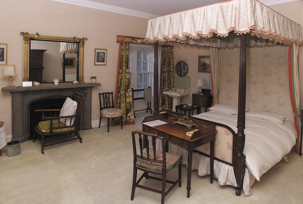 white-four-poster Duns Castle