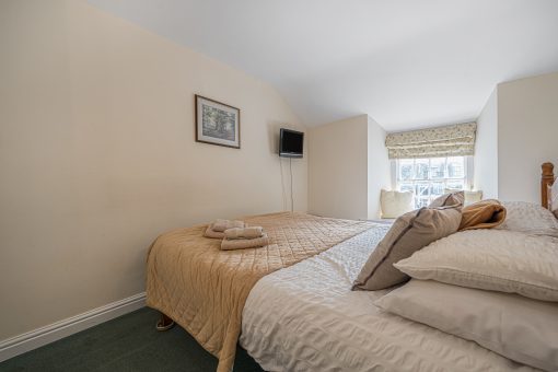 7 Grade II Listed Cottage