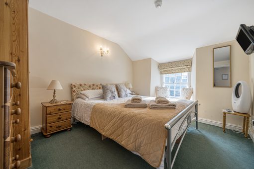 7 Grade II Listed Cottage