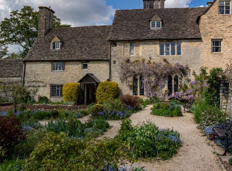 Cogges Manor Farm